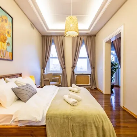 Enchanting Flat In Beyoglu With Bosphorus View 伊斯坦布尔